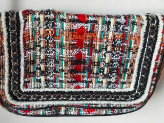 Zara bolso estampado rojo.