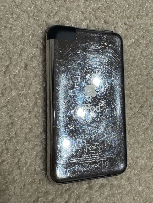 Apple IPod A1213 8GB