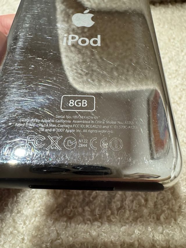 Apple IPod A1213 8GB