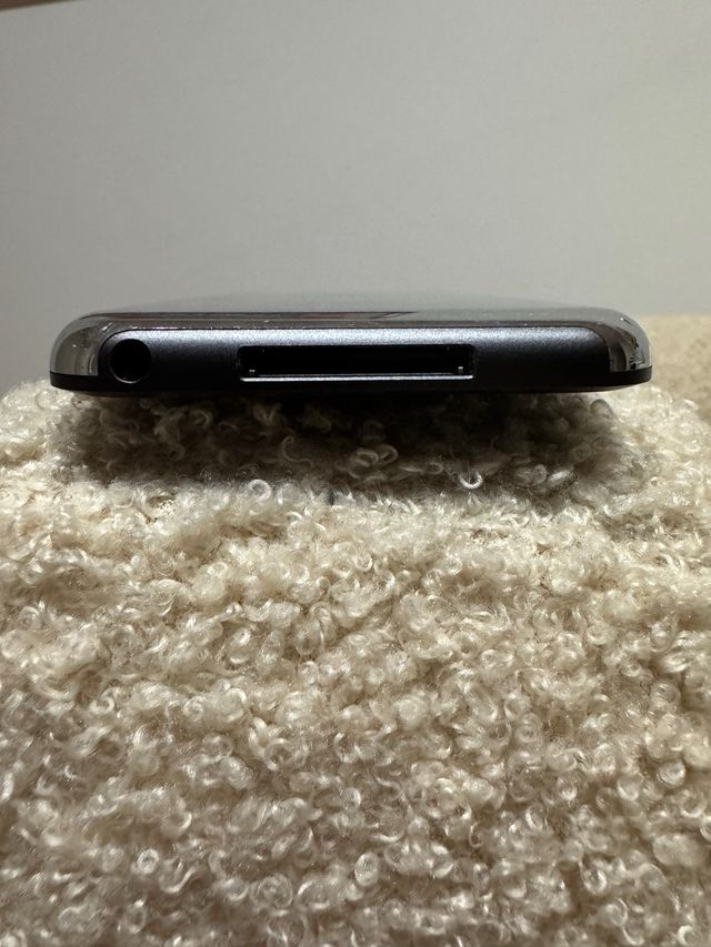 Apple IPod A1213 8GB