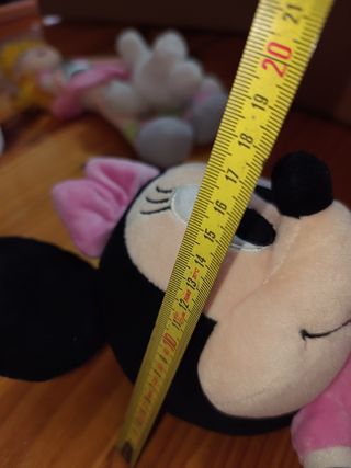 PELUCHE MINNIE MOUSE. VESTIDO Y LAZO ROSA