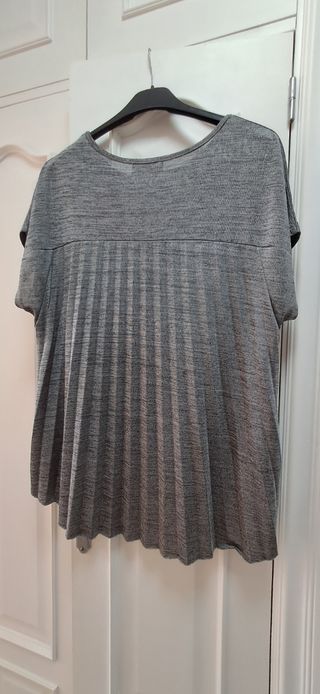 Camiseta plateada plisada