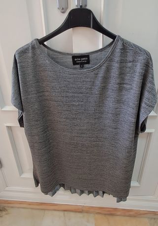 Camiseta plateada plisada