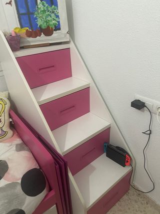 Cama tren rosa