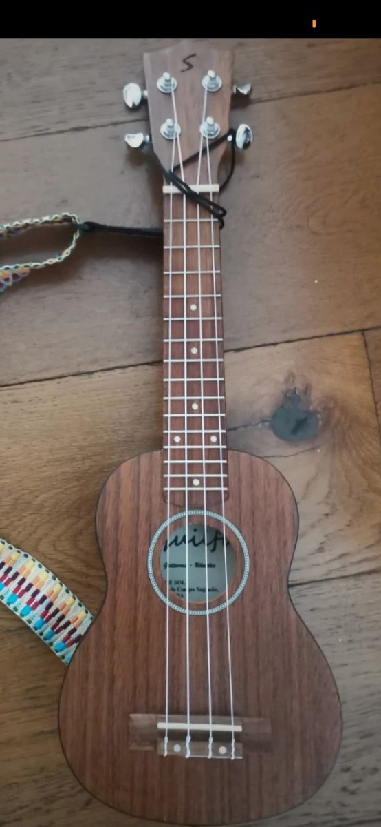 Ukelele artesanal lutier Quinto E-Sol