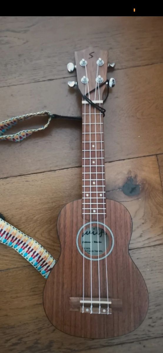 Ukelele artesanal lutier Quinto E-Sol