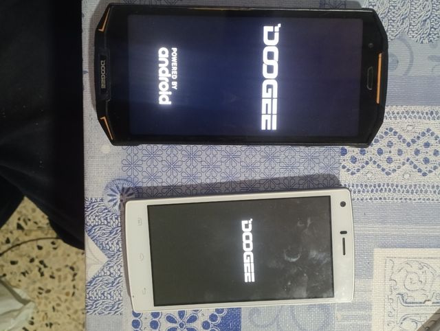 2 PARTI DI RIPARAZIONE per telefoni DOOGEE