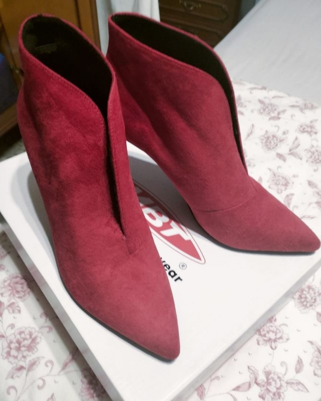 BOTÍN TACÓN ALTO ROJO