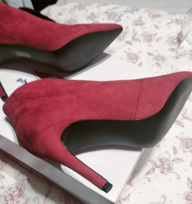 BOTÍN TACÓN ALTO ROJO