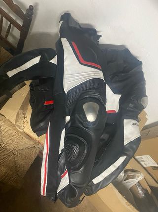 Mono cuero one rs nuevo talla S/M envio disponible