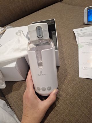 Izybaby calienta biberones portátil y cómodo.