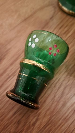 Bottiglia e bicchiere vintage