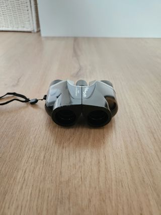 Binoculares prismáticos compactos