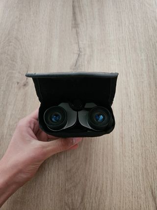 Binoculares prismáticos compactos