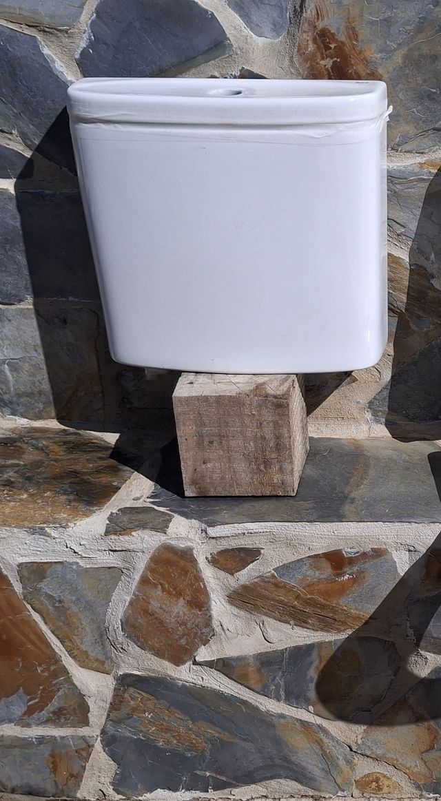 Depósito cisterna Roca Eos.