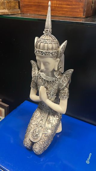 FIGURA DIOSA HINDU REZANDO