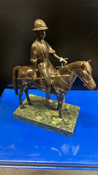 FIGURA EXPLORADOR A CABALLO BRONCE