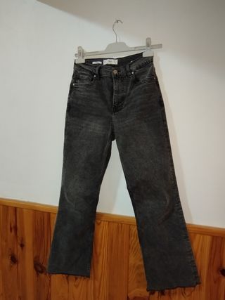 Pantalón Mango grisaceo