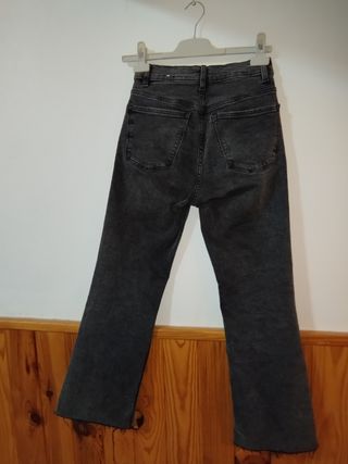 Pantalón Mango grisaceo