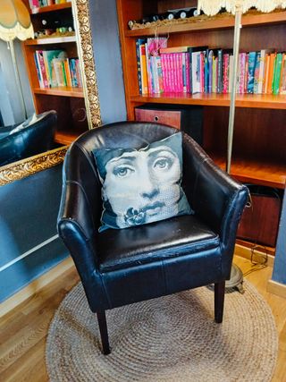 ELEGANTE SILLON VINTAGE DE PIEL OSCURA ESTILO CLUB