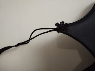 Sujetador negro 90B abrocha alante