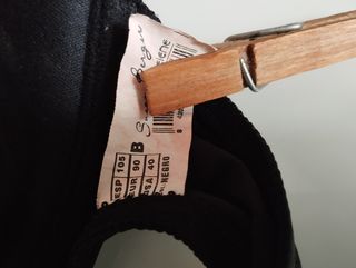 Sujetador negro 90B abrocha alante