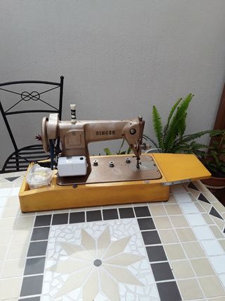 Maquina de coser Singer antigua