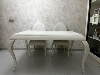 Conjunto de mesa y sillas