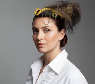 Mini Sombrero Pirata Tocado Plumas y Cadenas