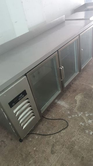 631213000 nevera bajomostrador