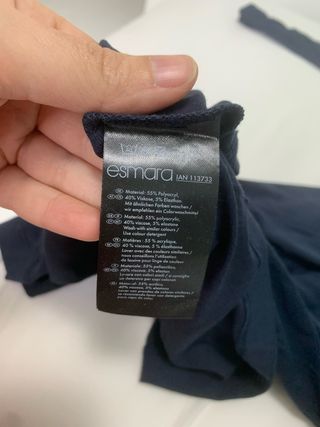 Camiseta cuello alto.