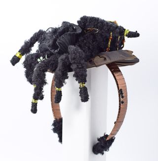Tocado Tarántula Hecho a Mano Gótico