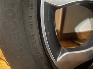 Llanta con neumatico de 18 con buje de 64.1mm