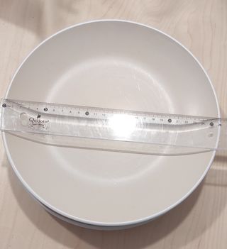 Vajilla beige y blanca