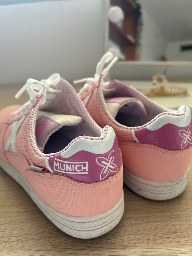 Zapatillas piel rosa Munich. Talla 38