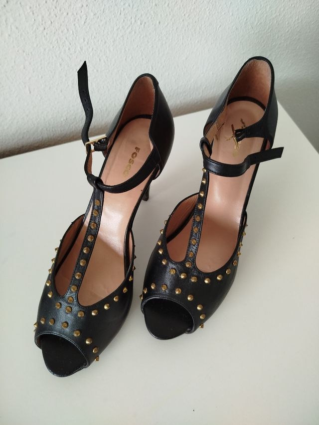 Sandalia de piel negra marca Fosco