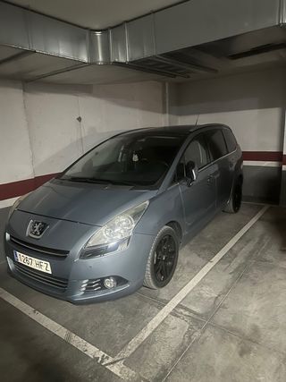 Peugeot 5008 2011