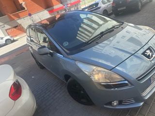 Peugeot 5008 2011