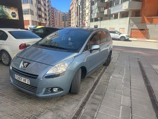 Peugeot 5008 2011