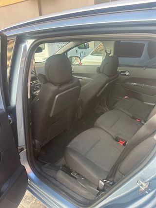 Peugeot 5008 2011