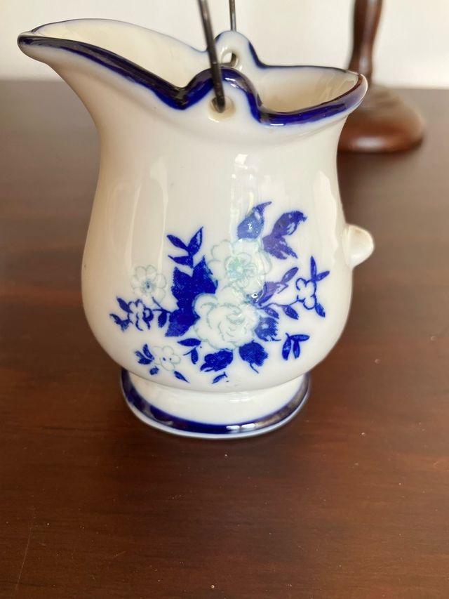 Pequeña jarra , miniatura vintage decorativa