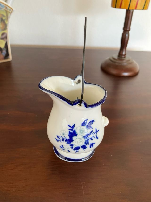 Pequeña jarra , miniatura vintage decorativa