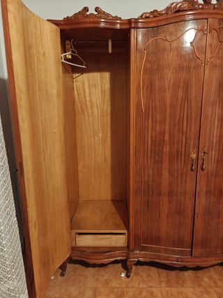 Conjunto muebles antiguos para cuarto grande