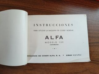 Máquina de coser Alfamatic 109 en mueble original