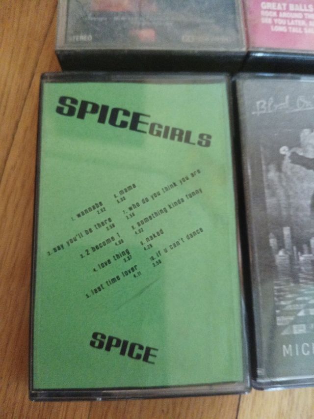 Casettes Staying Alive,La gran bola...