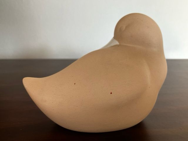 Figura cerámica de pato pintada a mano