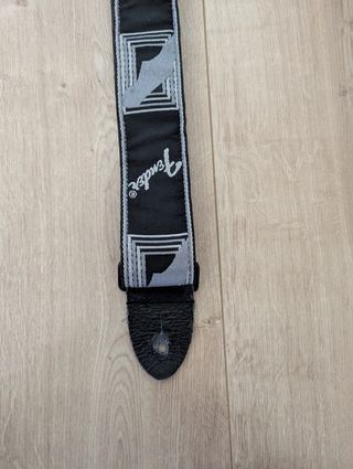 Correa Fender de guitarra y bajo
