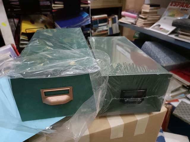 2 fascicoli in cartone rigido