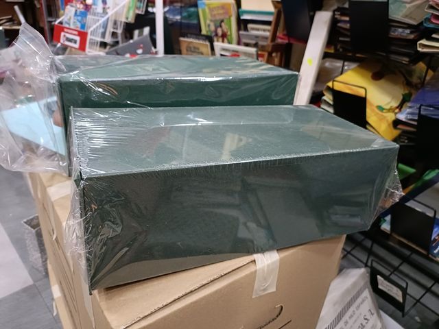 2 fascicoli in cartone rigido