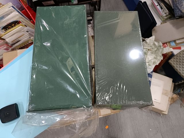 2 fascicoli in cartone rigido